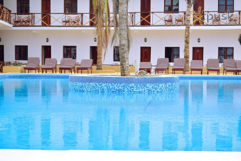 Фото отеля Amaan Nungwi Hotel 3* Нунгви Танзания экстерьер и бассейны