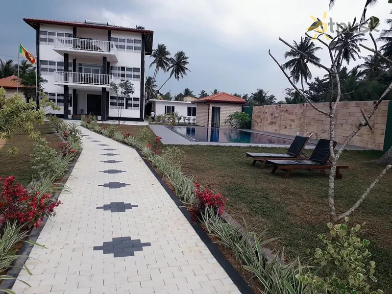 Фото отеля Blue Beach Villa 3* Ваддува Шрі Ланка екстер'єр та басейни