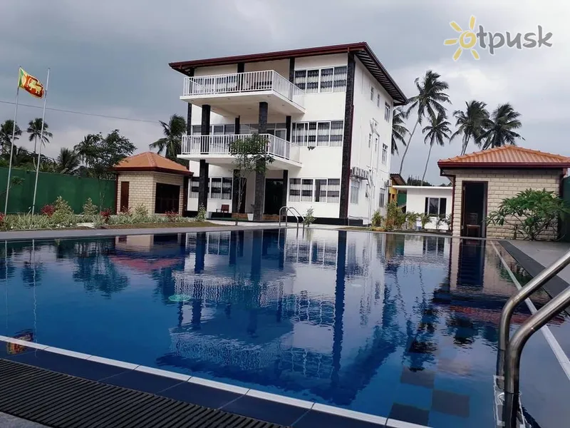 Фото отеля Blue Beach Villa 3* Ваддува Шри-Ланка экстерьер и бассейны