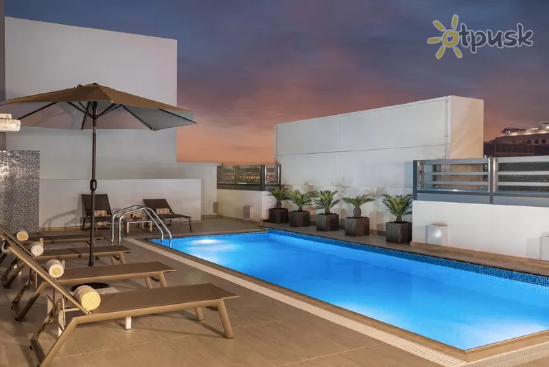Фото отеля Hampton by Hilton Dubai Al Barsha 3* Дубай ОАЕ екстер'єр та басейни