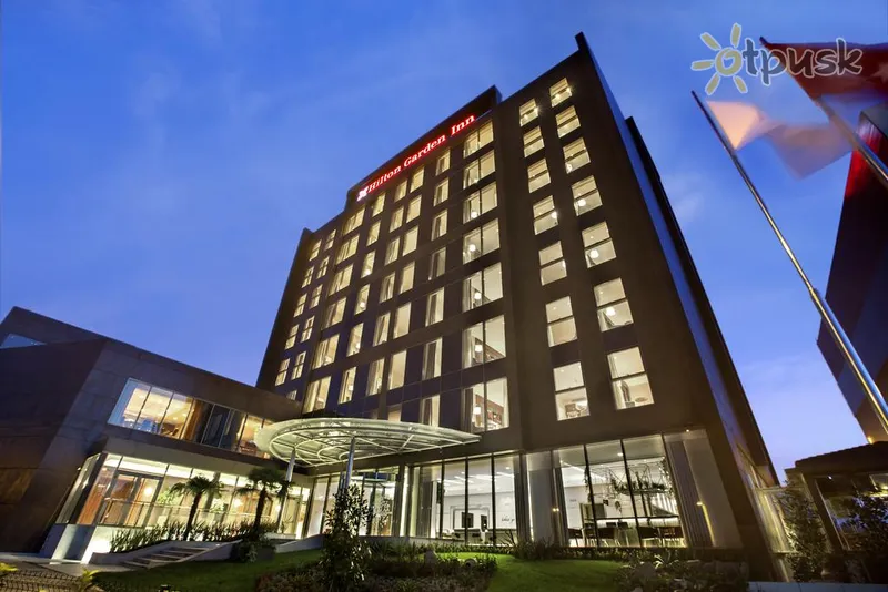 Фото отеля Hilton Garden Inn Istanbul Beylikduzu 4* Stambula Turcija ārpuse un baseini