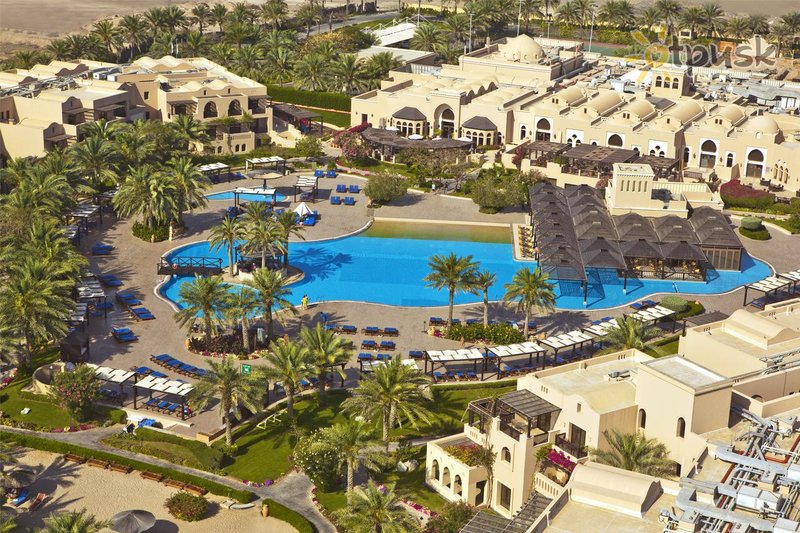 Фото отеля Miramar Al Aqah Beach Resort 5* Фуджейра ОАЭ экстерьер и бассейны