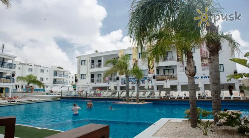 Фото отеля Tsokkos Holiday Hotel Apartments 3* Айя Напа Кіпр екстер'єр та басейни