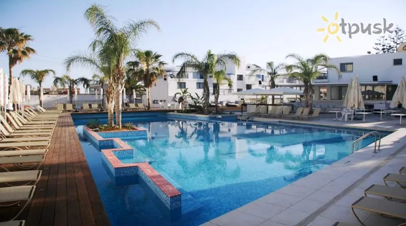 Фото отеля Tsokkos Holiday Hotel Apartments 3* Ayia Napa Kipras išorė ir baseinai