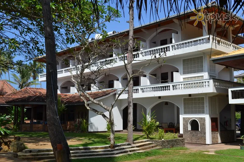 Фото отеля Sri Gemunu Beach Resort 3* Унаватуна Шри-Ланка экстерьер и бассейны