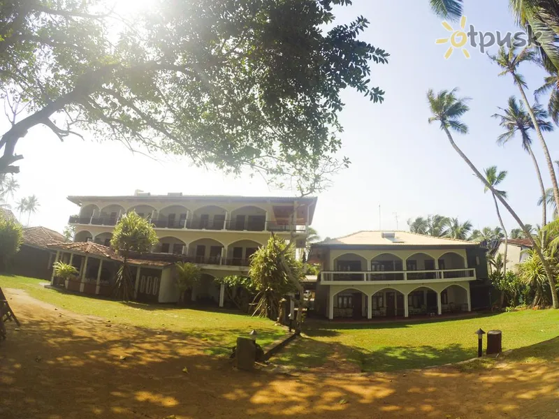 Фото отеля Sri Gemunu Beach Resort 3* Унаватуна Шри-Ланка экстерьер и бассейны