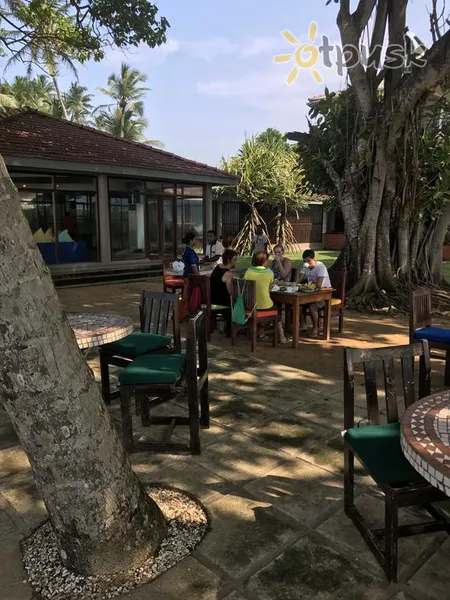 Фото отеля Sri Gemunu Beach Resort 3* Унаватуна Шри-Ланка бары и рестораны