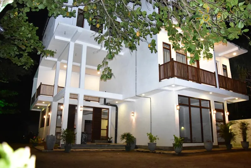 Фото отеля Green Almond Hotel 2* Унаватуна Шрі Ланка екстер'єр та басейни