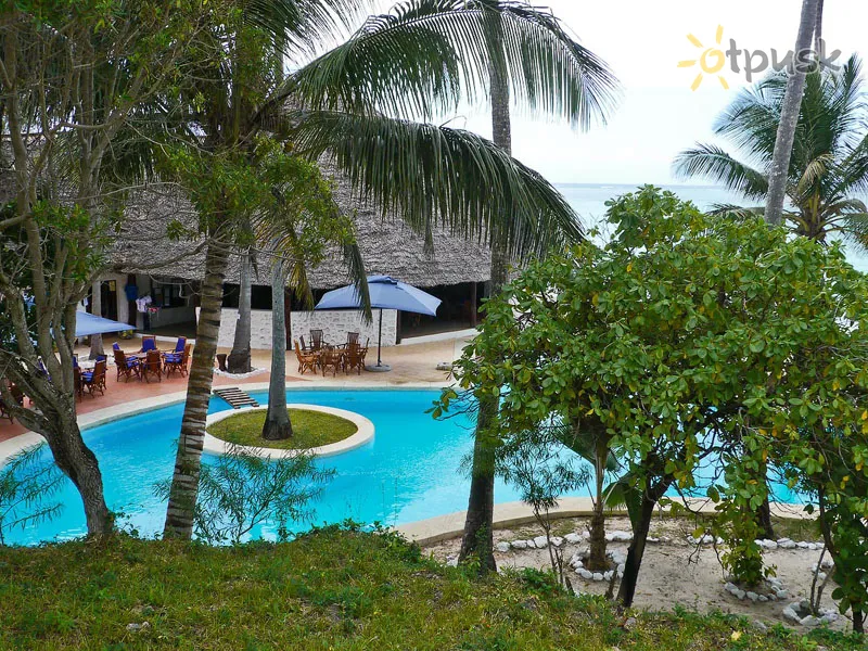 Фото отеля Coral Reef Resort 3* Пвані Мчангані Танзанія екстер'єр та басейни