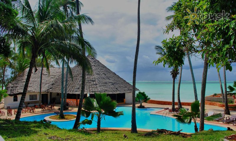 Фото отеля Coral Reef Resort 3* Пвани Мчангани Танзания экстерьер и бассейны