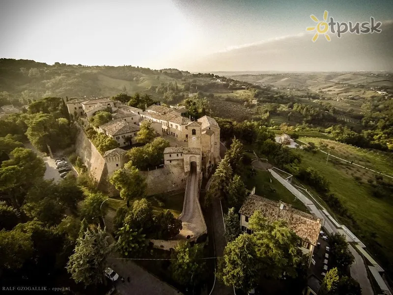 Фото отеля Castello di Montegridolfo Spa Resort 4* Ріміні Італія екстер'єр та басейни