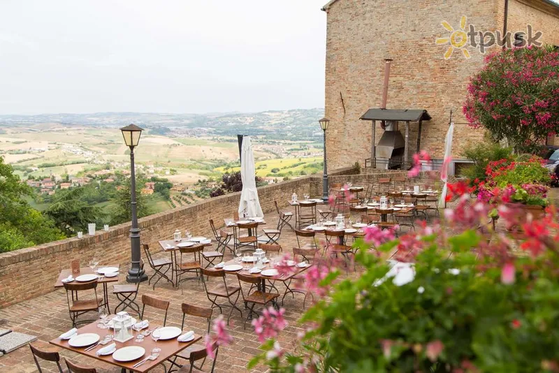 Фото отеля Castello di Montegridolfo Spa Resort 4* Римини Италия бары и рестораны