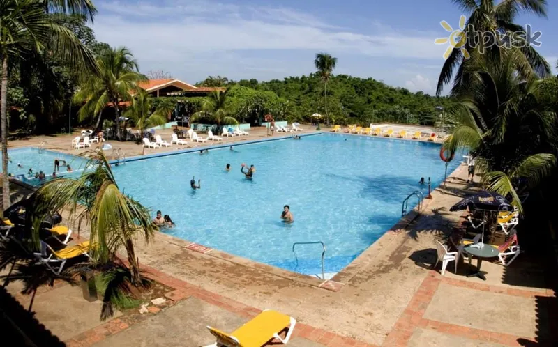 Фото отеля Las Yagrumas 2* Havana Kuba išorė ir baseinai