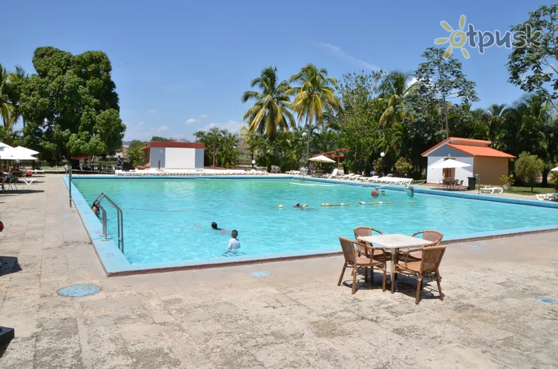 Фото отеля Islazul Pernik 2* Holguinas Kuba išorė ir baseinai
