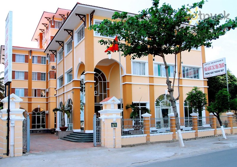 Фото отеля Nha Sang Tac Nha Trang Hotel 2* Нячанг Вьетнам экстерьер и бассейны