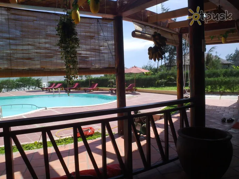 Фото отеля Mui Ne Village Resort & Kitesurf 3* Фантьет Вьетнам экстерьер и бассейны