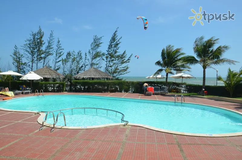 Фото отеля Mui Ne Village Resort & Kitesurf 3* Фант'єт В'єтнам екстер'єр та басейни