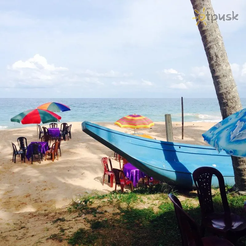 Фото отеля Rainbow Beach Hotel 2* Амбалангода Шрі Ланка пляж