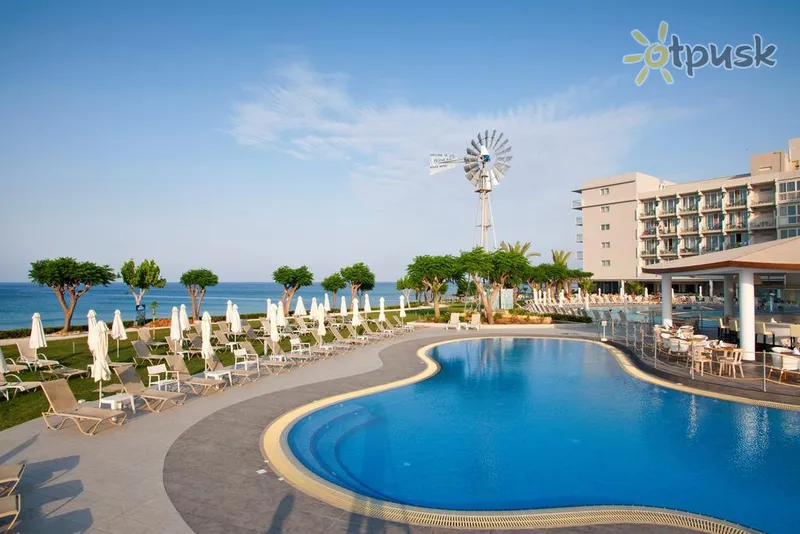 Фото отеля Pernera Beach Hotel 3* Protaras Kipras išorė ir baseinai