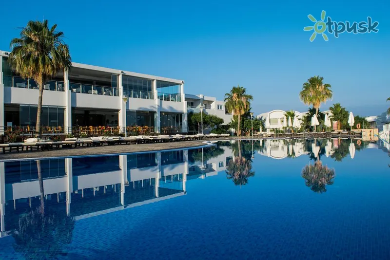 Фото отеля Theo Sunset Bay Holiday Village 4* Patosas Kipras išorė ir baseinai