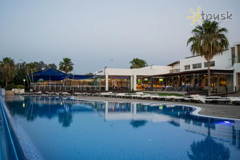 Фото отеля Theo Sunset Bay Holiday Village 4* Patosas Kipras išorė ir baseinai