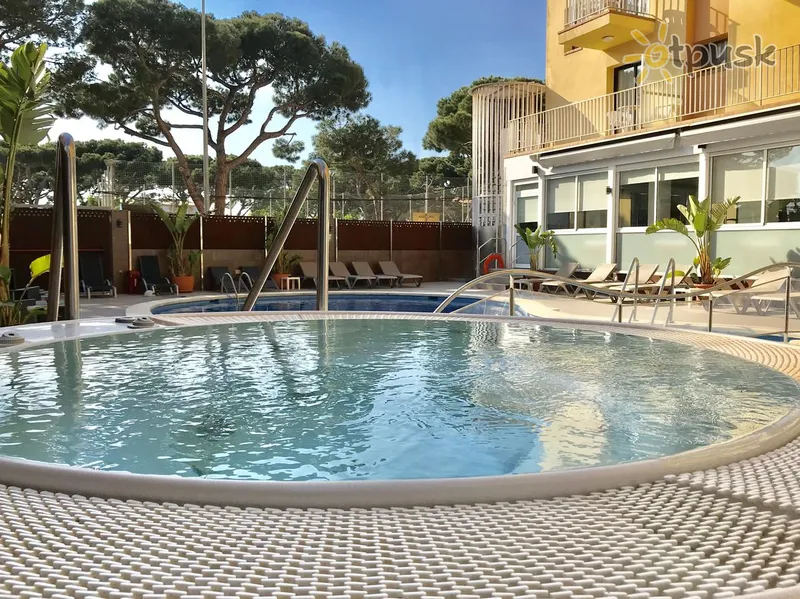 Фото отеля Stella Maris 3* Kostabrava Spānija ārpuse un baseini