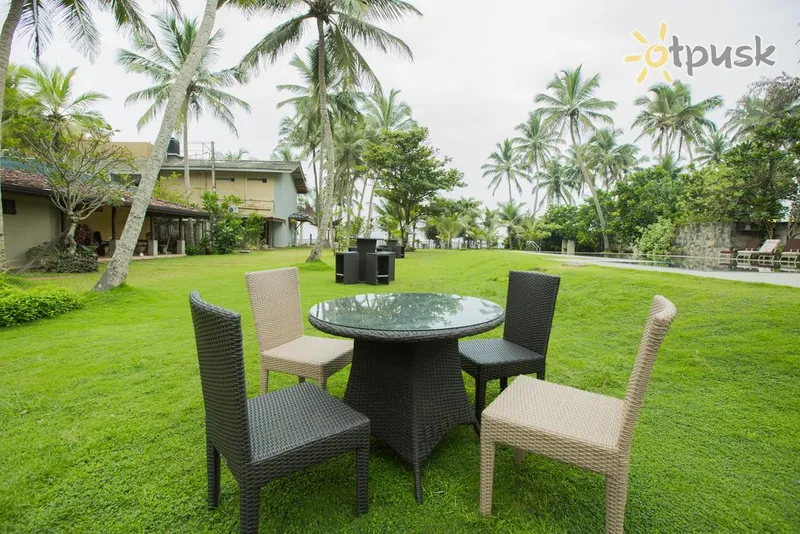 Фото отеля Wadduwa Beach Villa 3* Ваддува Шри-Ланка экстерьер и бассейны
