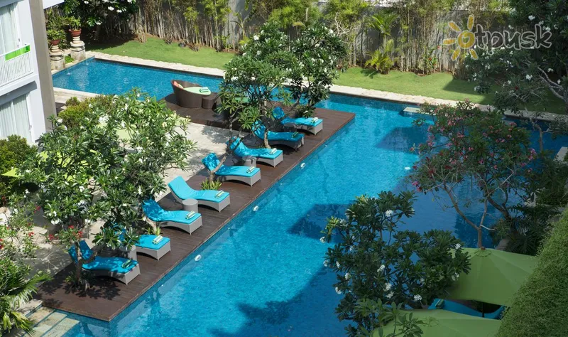 Фото отеля Ibis Styles Bali Benoa 4* Танджунг Беноа (о. Балі) Індонезія екстер'єр та басейни
