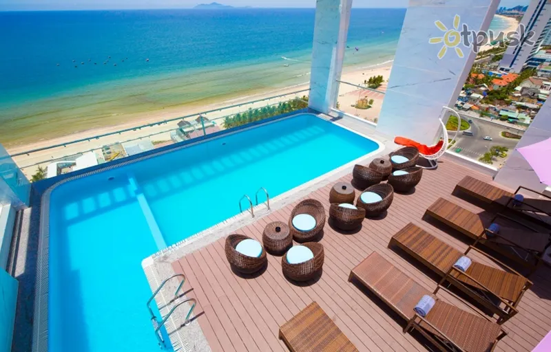 Фото отеля Le Hoang Beach 4* Дананг В'єтнам екстер'єр та басейни