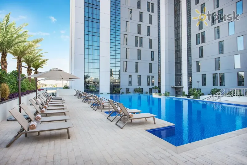 Фото отеля Hampton By Hilton Dubai Airport 3* Dubajus JAE išorė ir baseinai