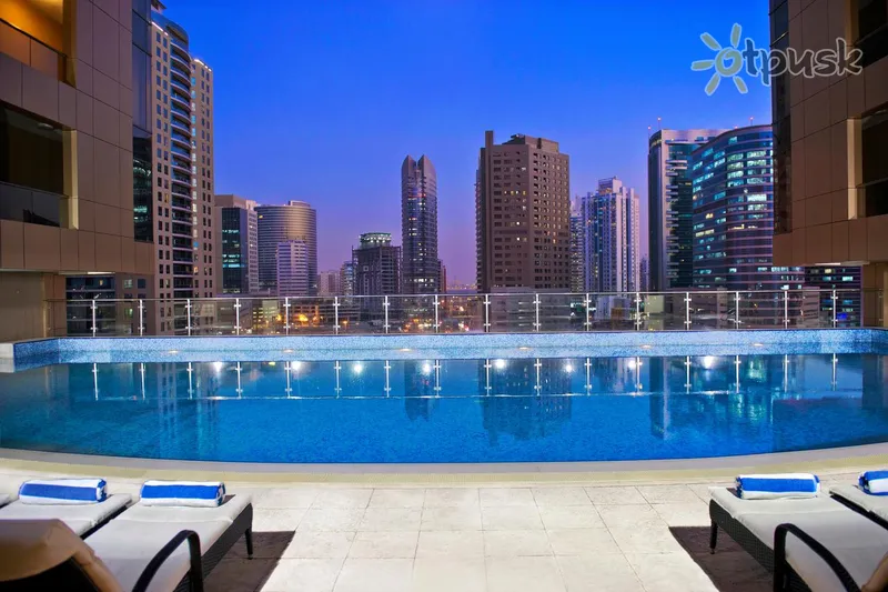 Фото отеля Mercure Dubai Barsha Heights Hotel Suites & Apartments 4* Дубай ОАЭ экстерьер и бассейны