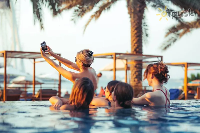 Фото отеля DoubleTree by Hilton Dubai Jumeirah Beach 4* Dubajus JAE išorė ir baseinai