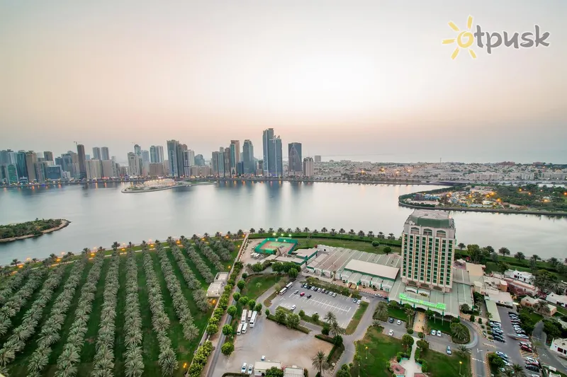 Фото отеля Holiday International Sharjah 4* Шарджа ОАЕ екстер'єр та басейни