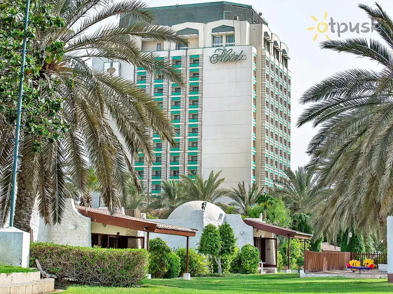 Фото отеля Holiday International Sharjah 4* Шарджа ОАЭ экстерьер и бассейны