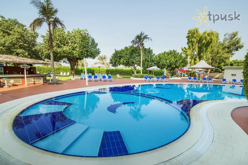 Фото отеля Holiday International Sharjah 4* Šardža JAE išorė ir baseinai