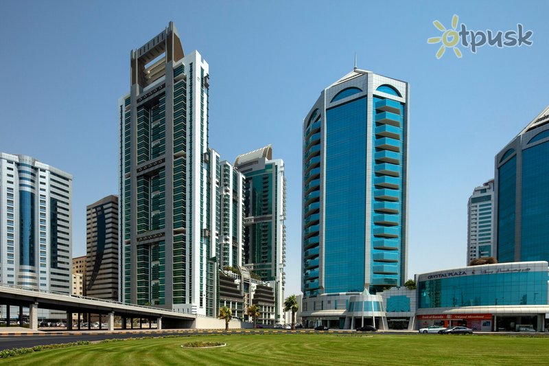 Фото отеля Four Points by Sheraton Sharjah 4* Шарджа ОАЭ экстерьер и бассейны