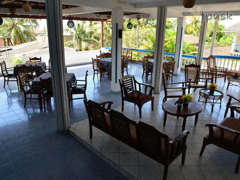 Фото отеля Happy Tuna 2* Хиккадува Шри-Ланка бары и рестораны