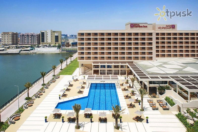 Фото отеля Hilton Garden Inn Ras Al Khaimah 4* Рас Аль-Хайма ОАЭ экстерьер и бассейны
