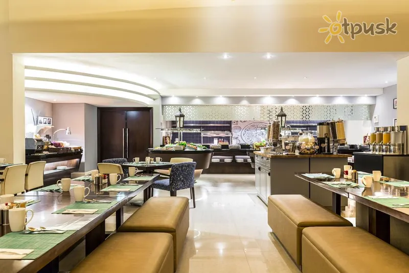 Фото отеля Novotel Deira City Centre 4* Dubajus JAE barai ir restoranai