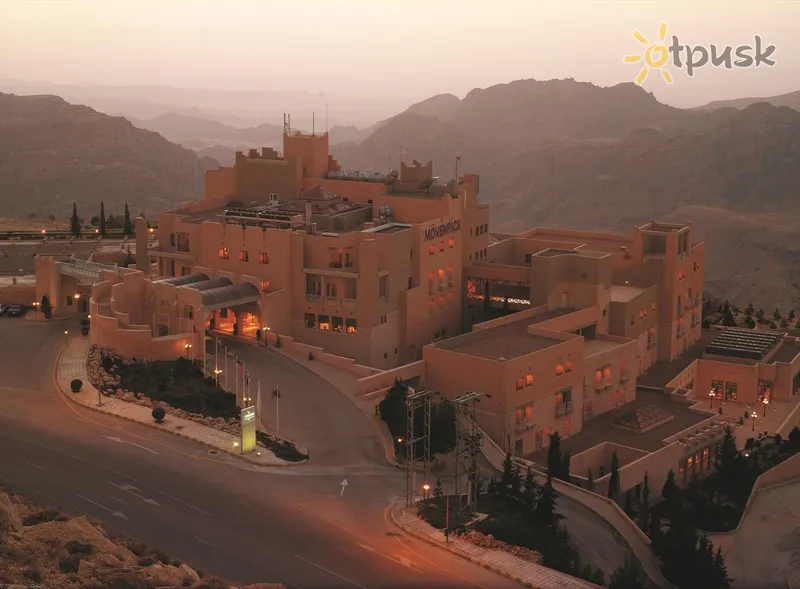 Фото отеля Movenpick Nabatean Castle Hotel 5* Petra Jordanas išorė ir baseinai