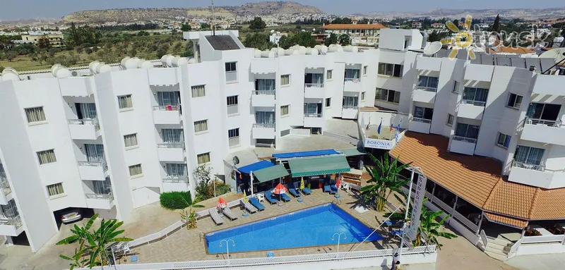 Фото отеля Boronia Hotel Apartments 3* Larnaka Kipras išorė ir baseinai