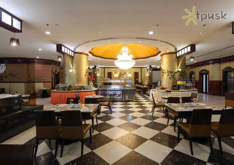 Фото отеля Al Bustan Tower Hotel Suites 3* Šardža JAE barai ir restoranai