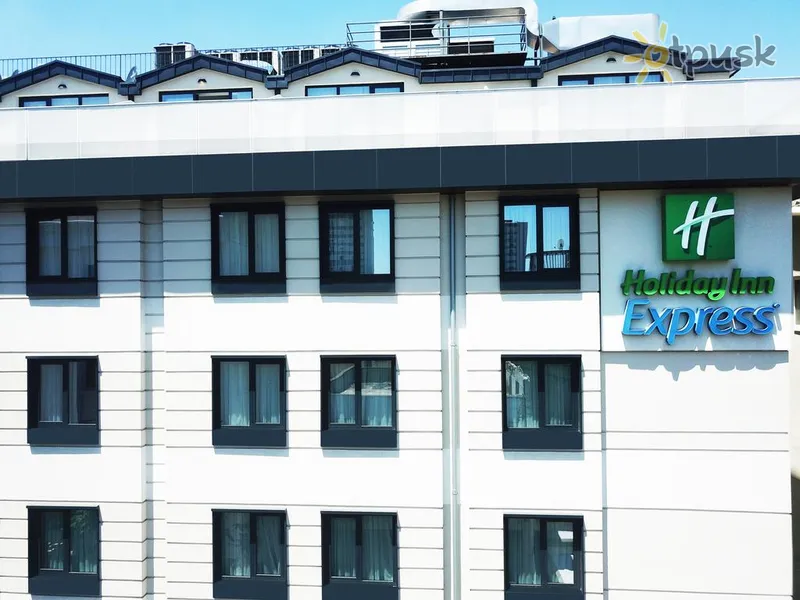 Фото отеля Holiday Inn Express Istanbul Atakoy Metro 3* Stambulas Turkija išorė ir baseinai