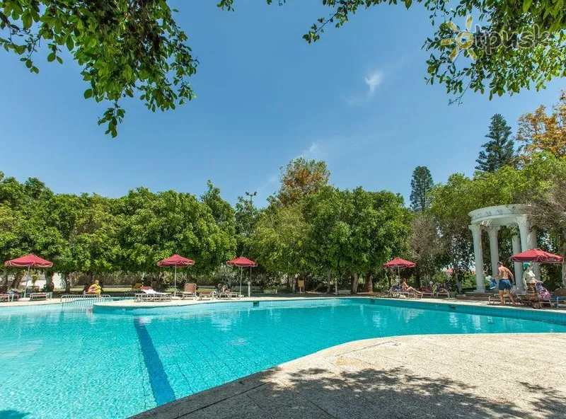Фото отеля Crown Resorts Henipa 3* Larnaka Kipra ārpuse un baseini
