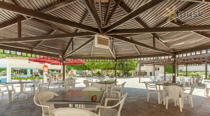 Фото отеля Crown Resorts Henipa 3* Ларнака Кіпр бари та ресторани