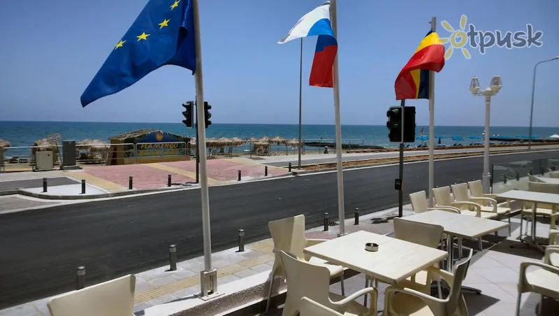 Фото отеля Flamingo Beach Hotel 3* Ларнака Кіпр бари та ресторани
