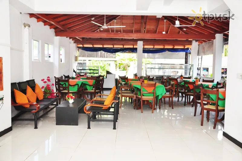 Фото отеля Blue Sky Hotel 3* Hikaduva Šri Lanka barai ir restoranai