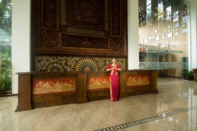 Фото отеля The Golden Crown Hotel 5* Канді Шрі Ланка лобі та інтер'єр