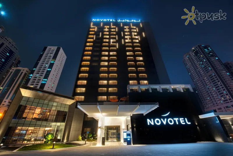 Фото отеля Novotel Sharjah Expo Centre 4* Шарджа ОАЭ экстерьер и бассейны