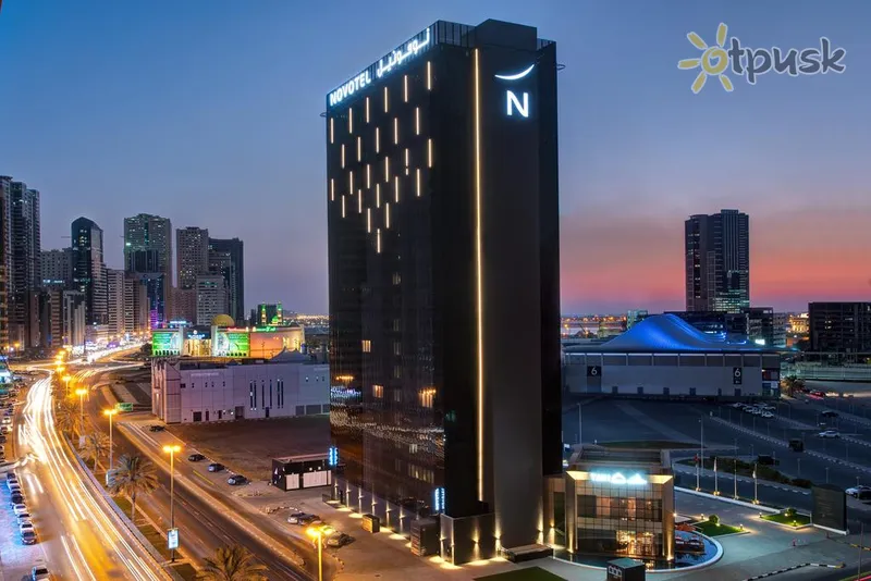 Фото отеля Novotel Sharjah Expo Centre 4* Шарджа ОАЭ экстерьер и бассейны